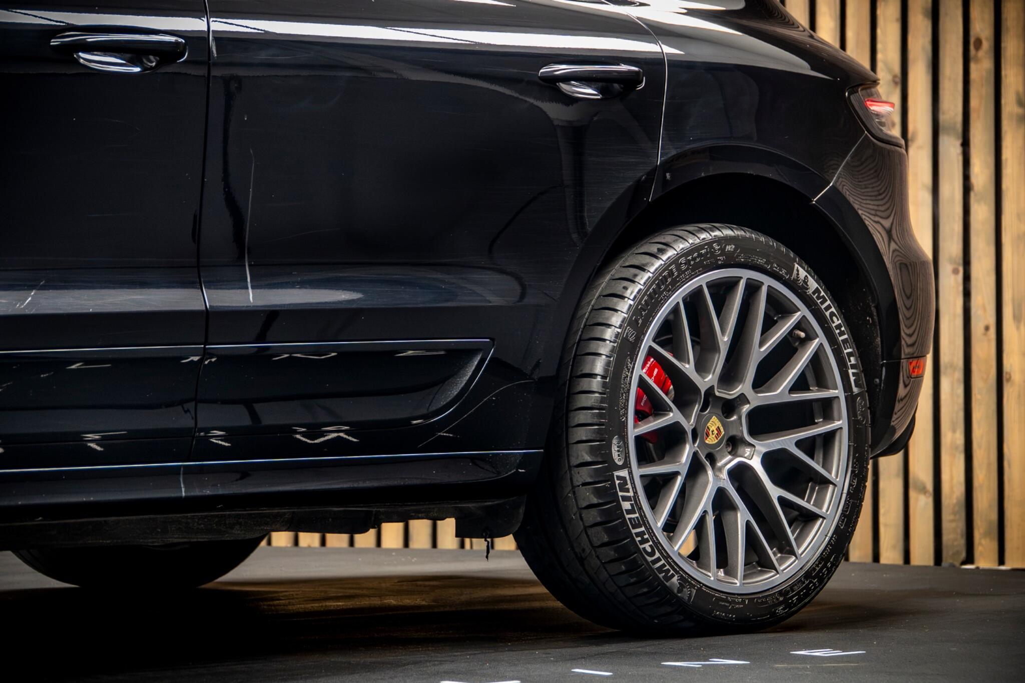 Porsche Macan view 16