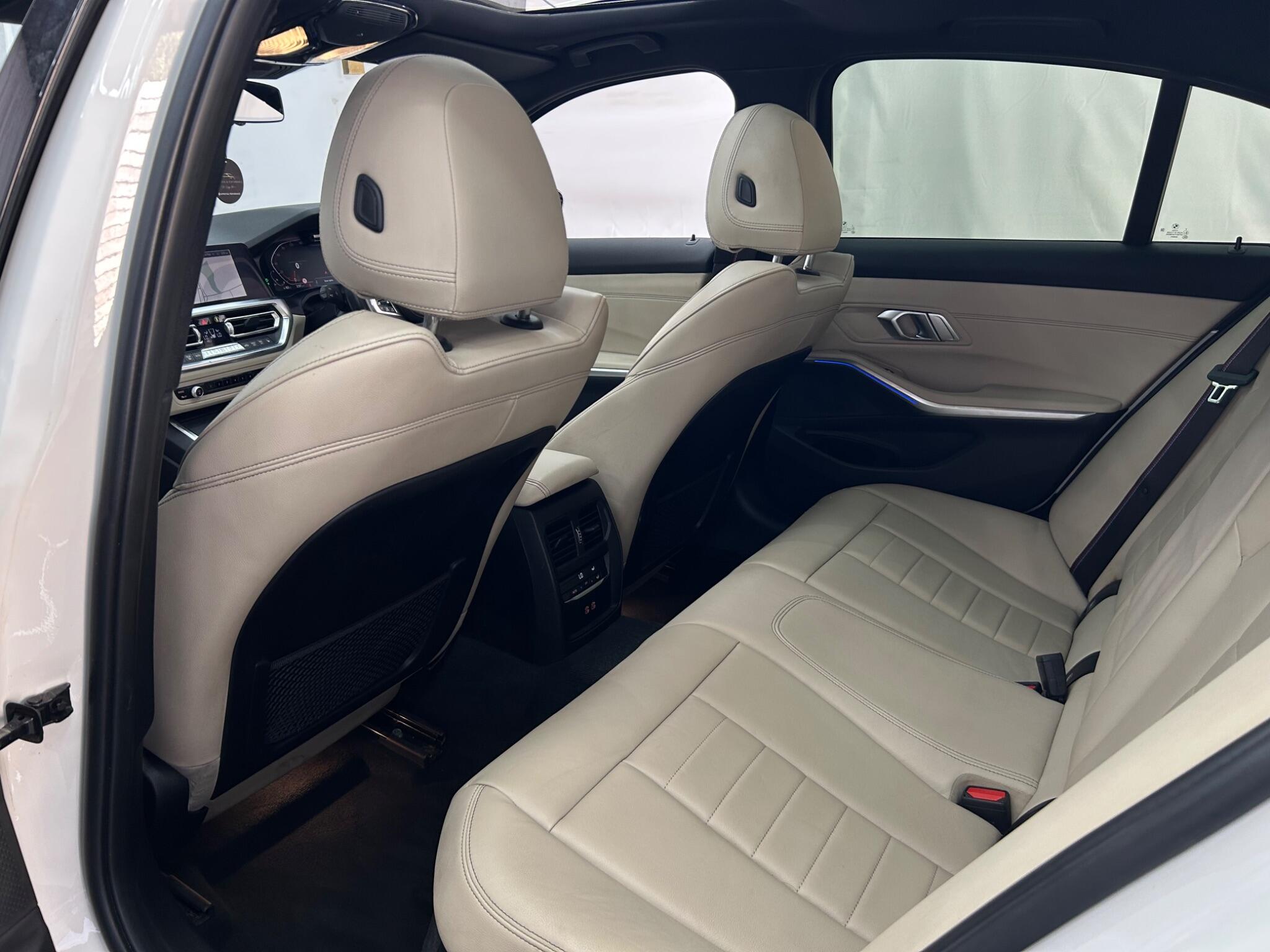 BMW 3 Series view 22