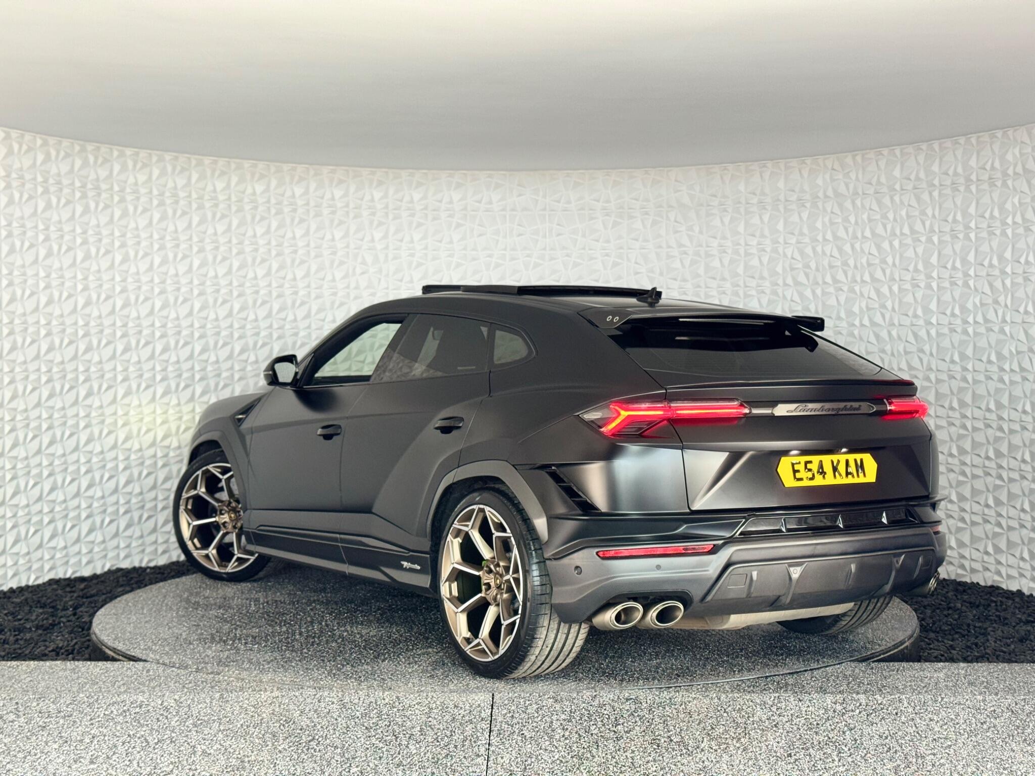 Lamborghini Urus view 3