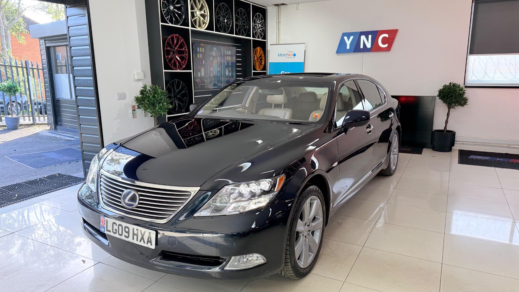 Lexus LS view 57