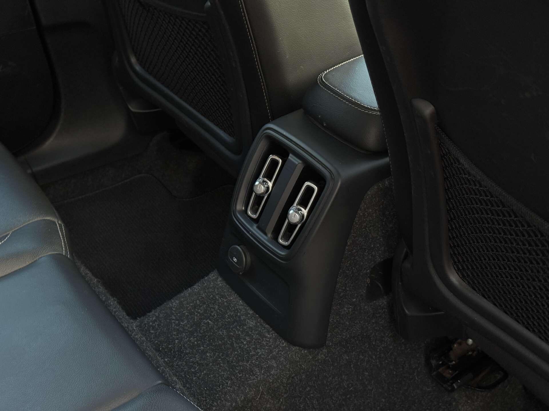 Volvo XC40 view 23