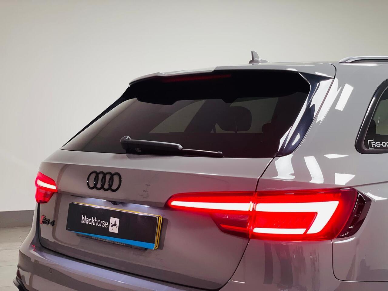 Audi RS4 view 14
