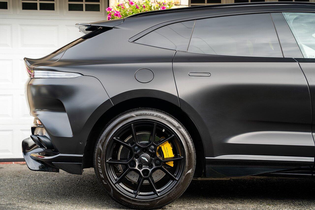 Aston Martin DBX view 7
