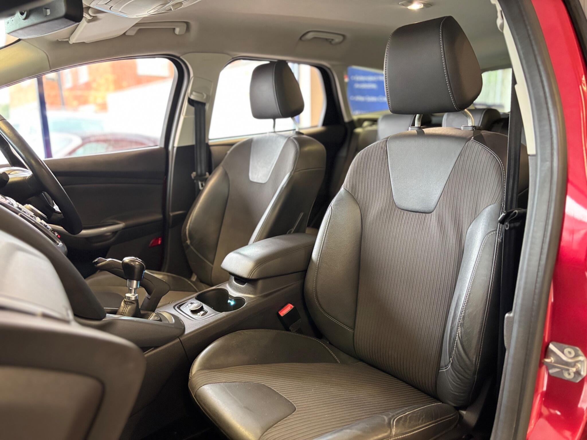 Ford Focus view 38
