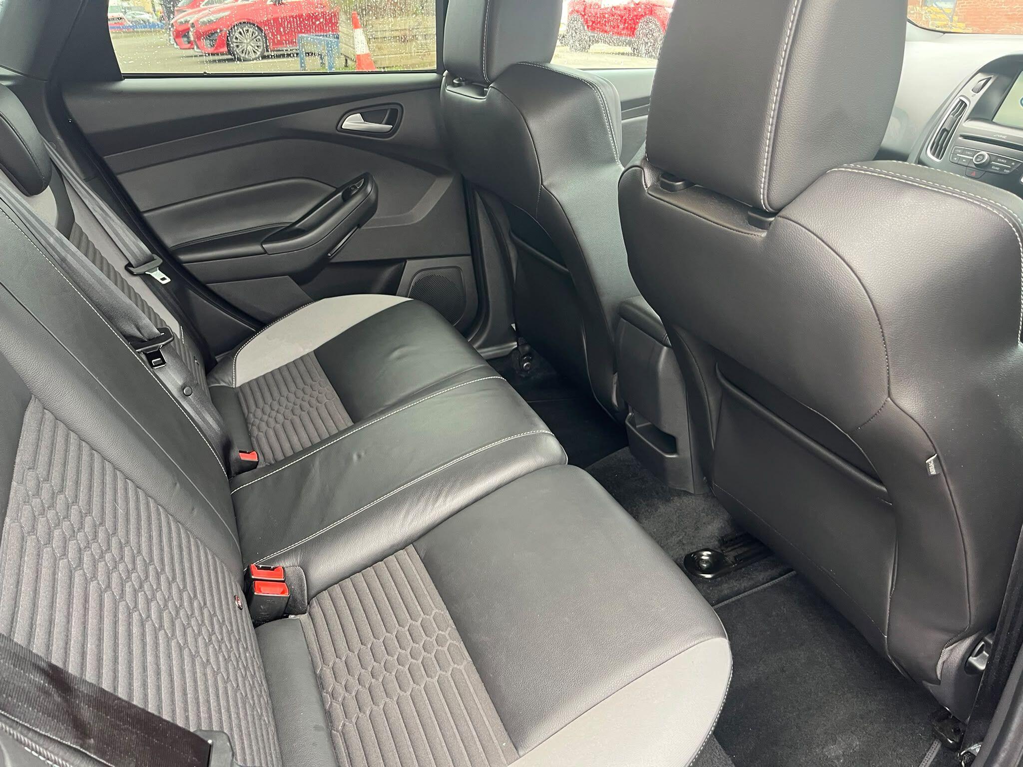 Ford Focus view 13