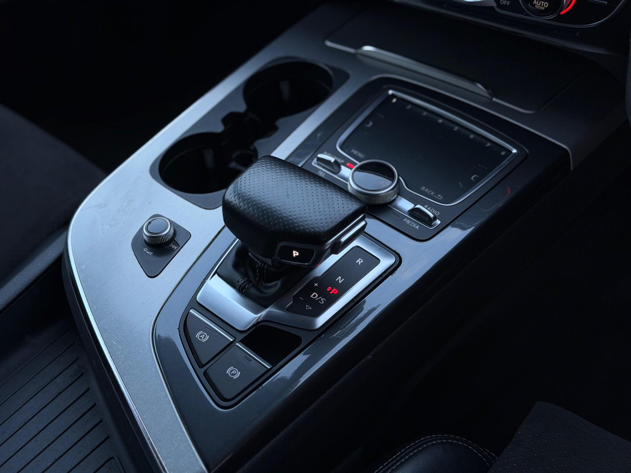 Audi Q7 view 44