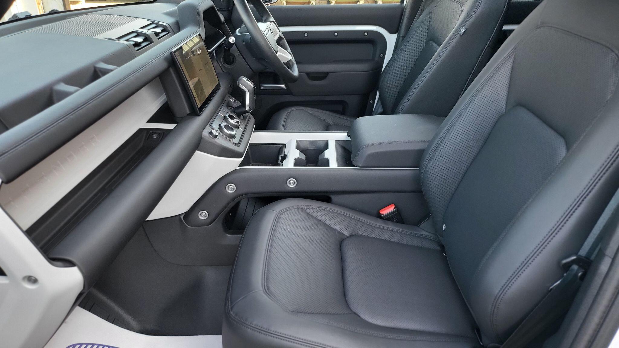 Land Rover Defender view 31