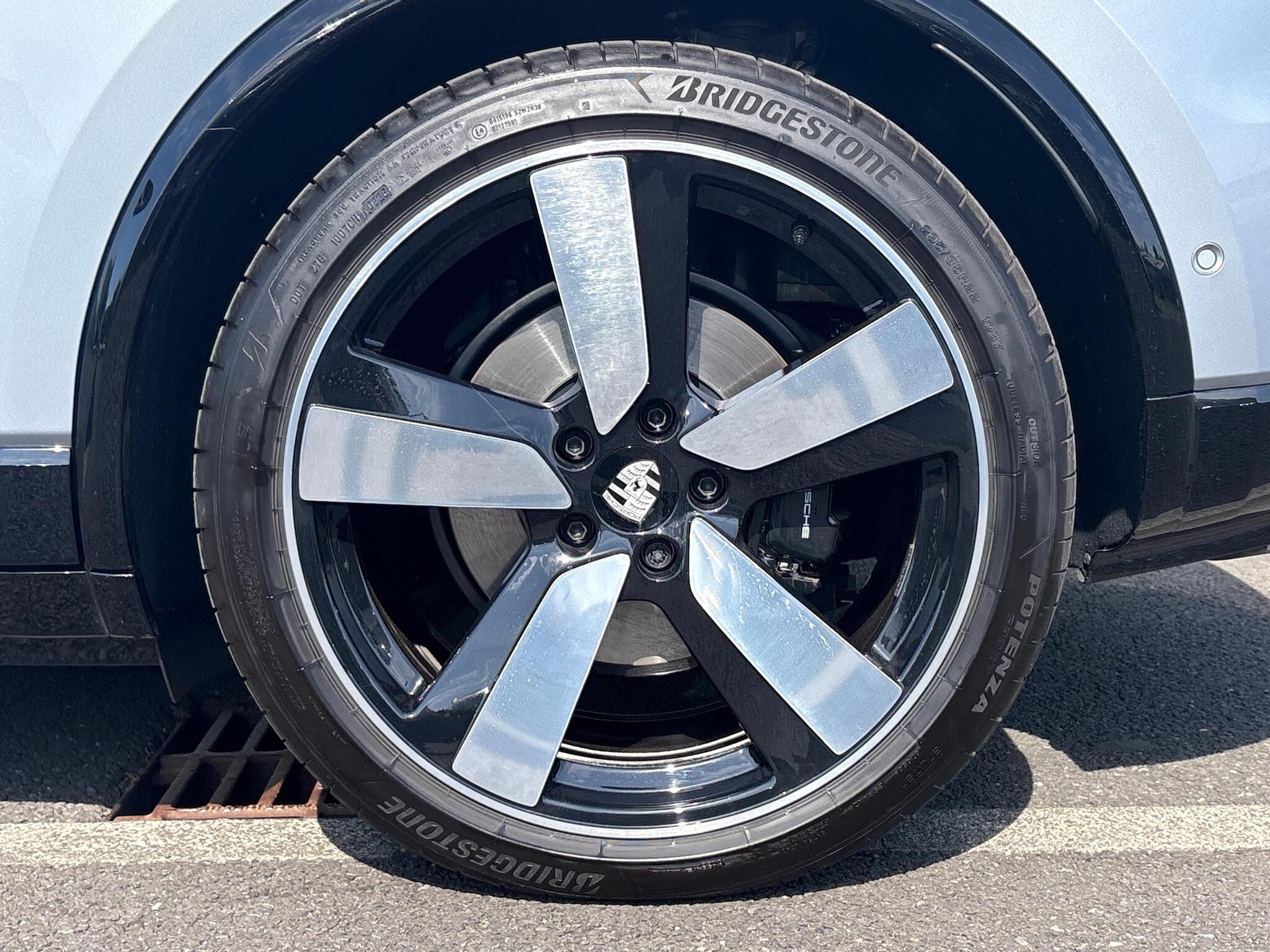 Porsche Macan view 24