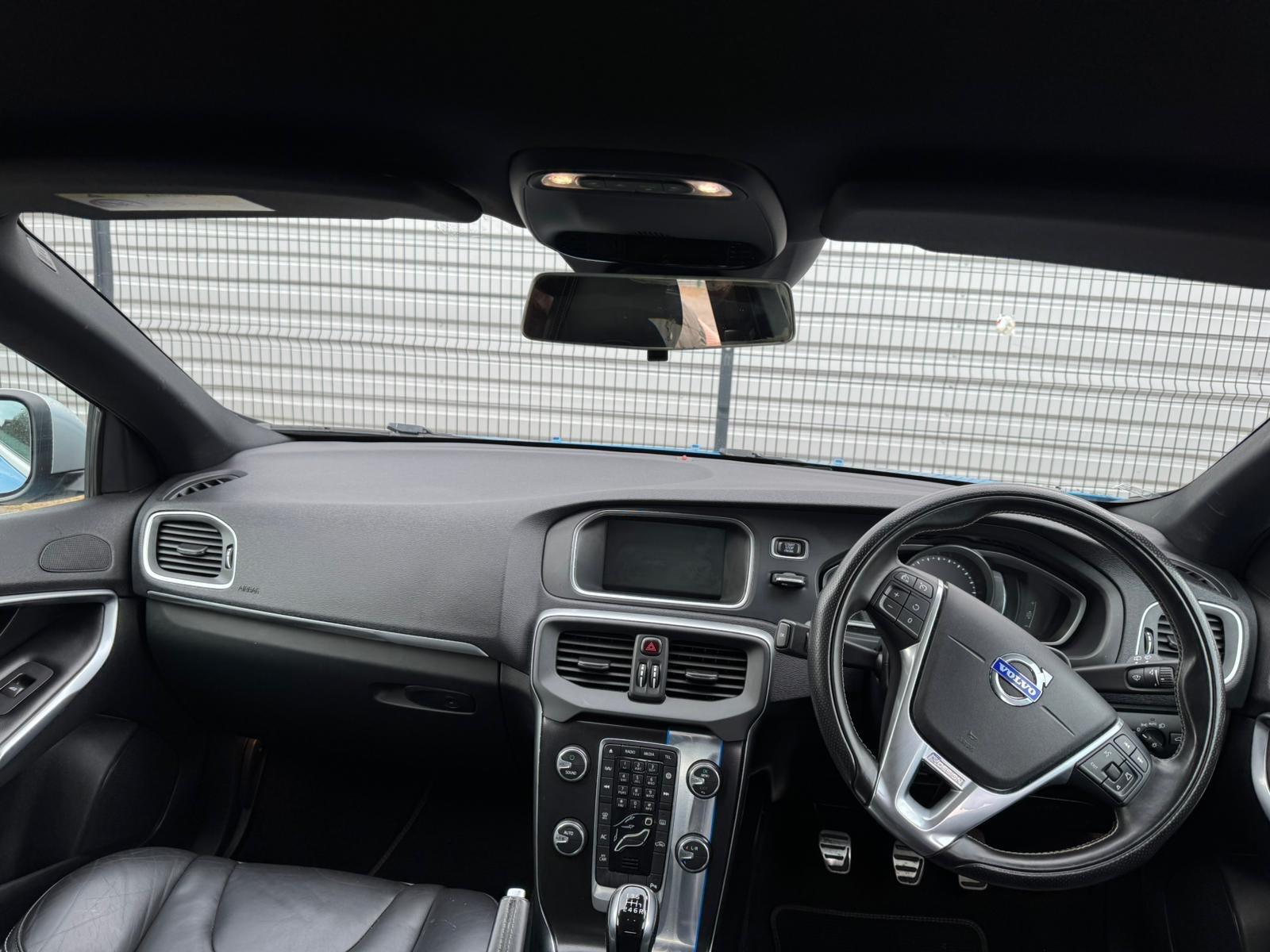 Volvo V40 view 8