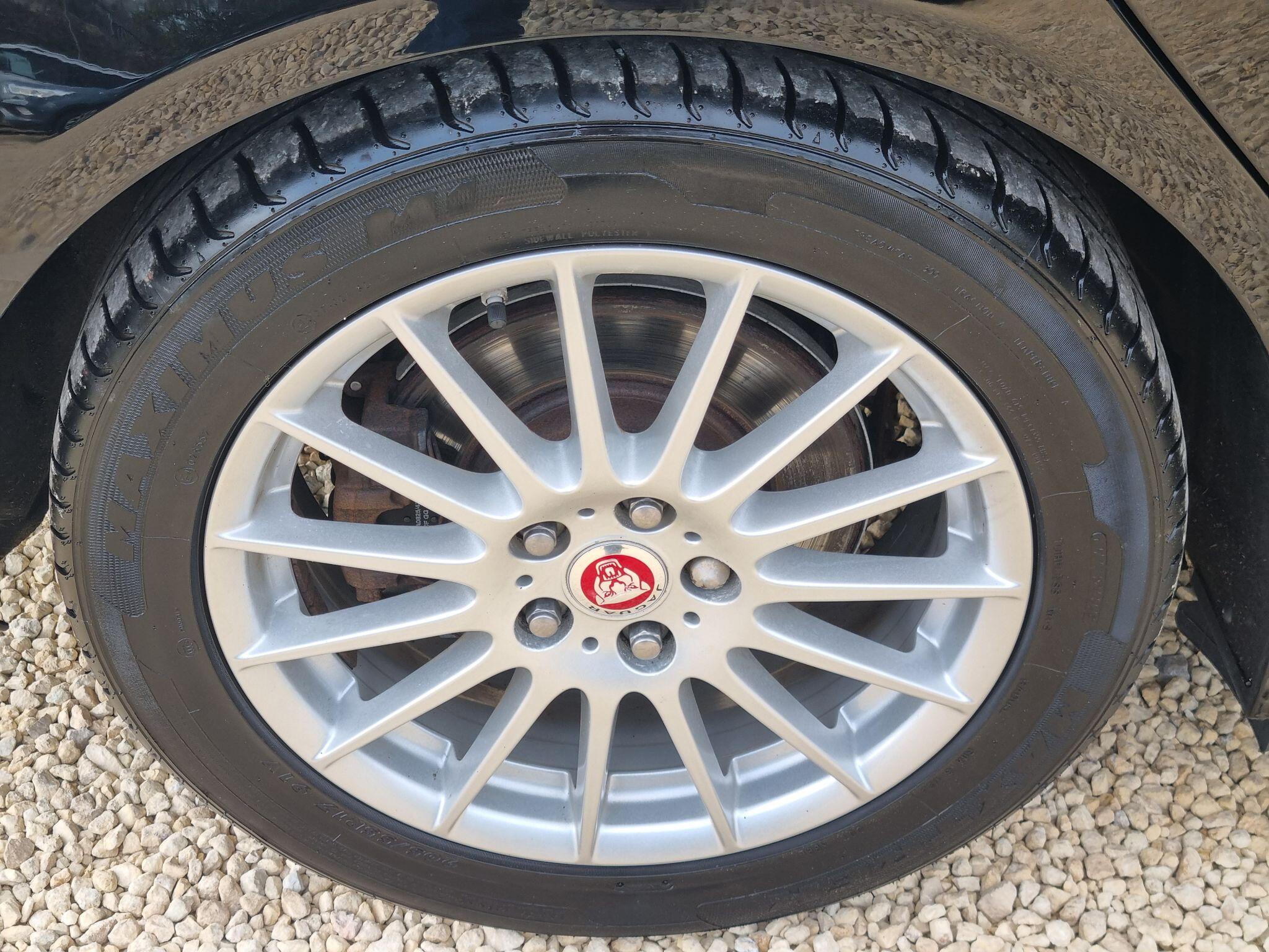 Jaguar Xe view 80