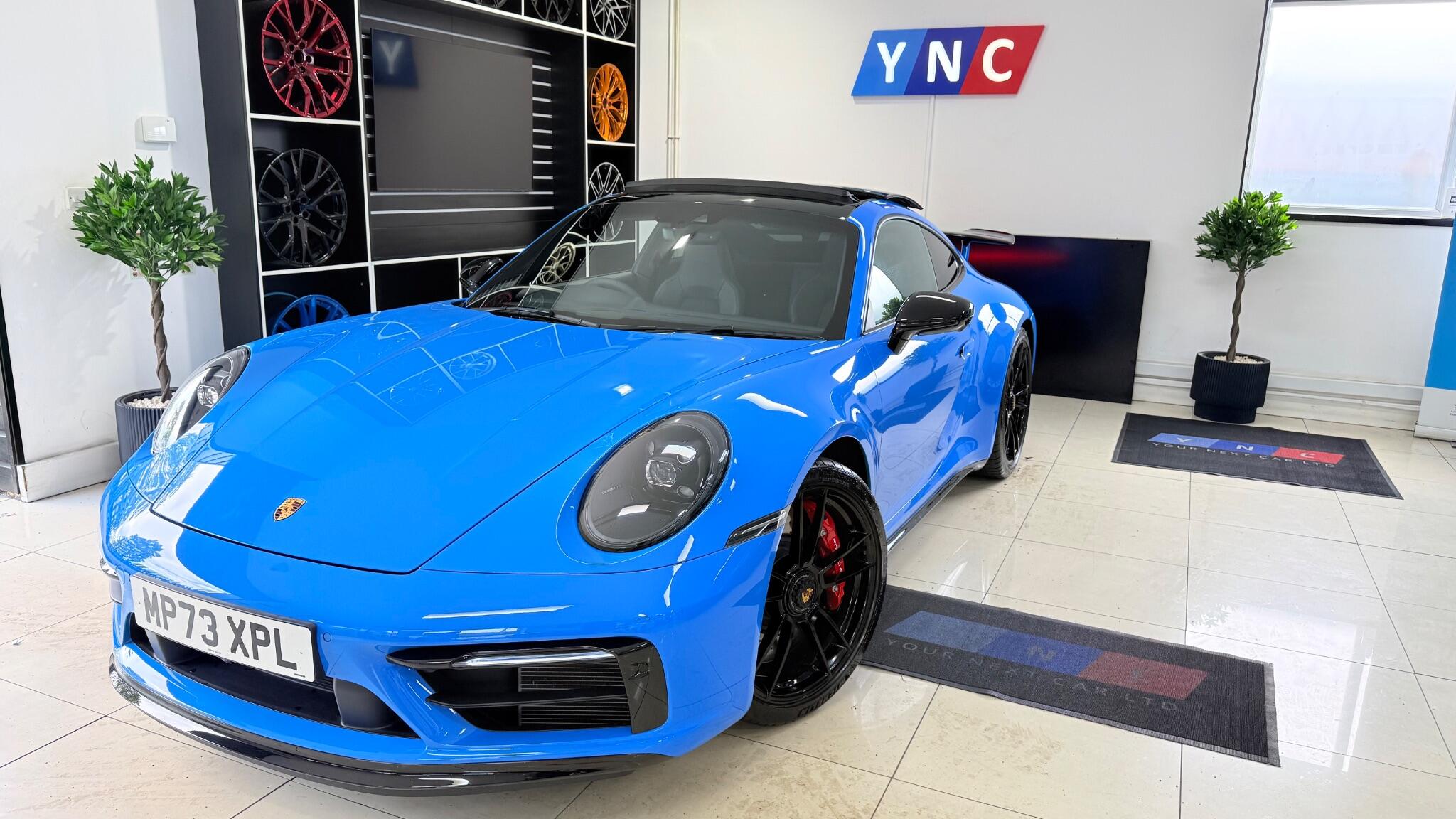 Porsche 911 view 17