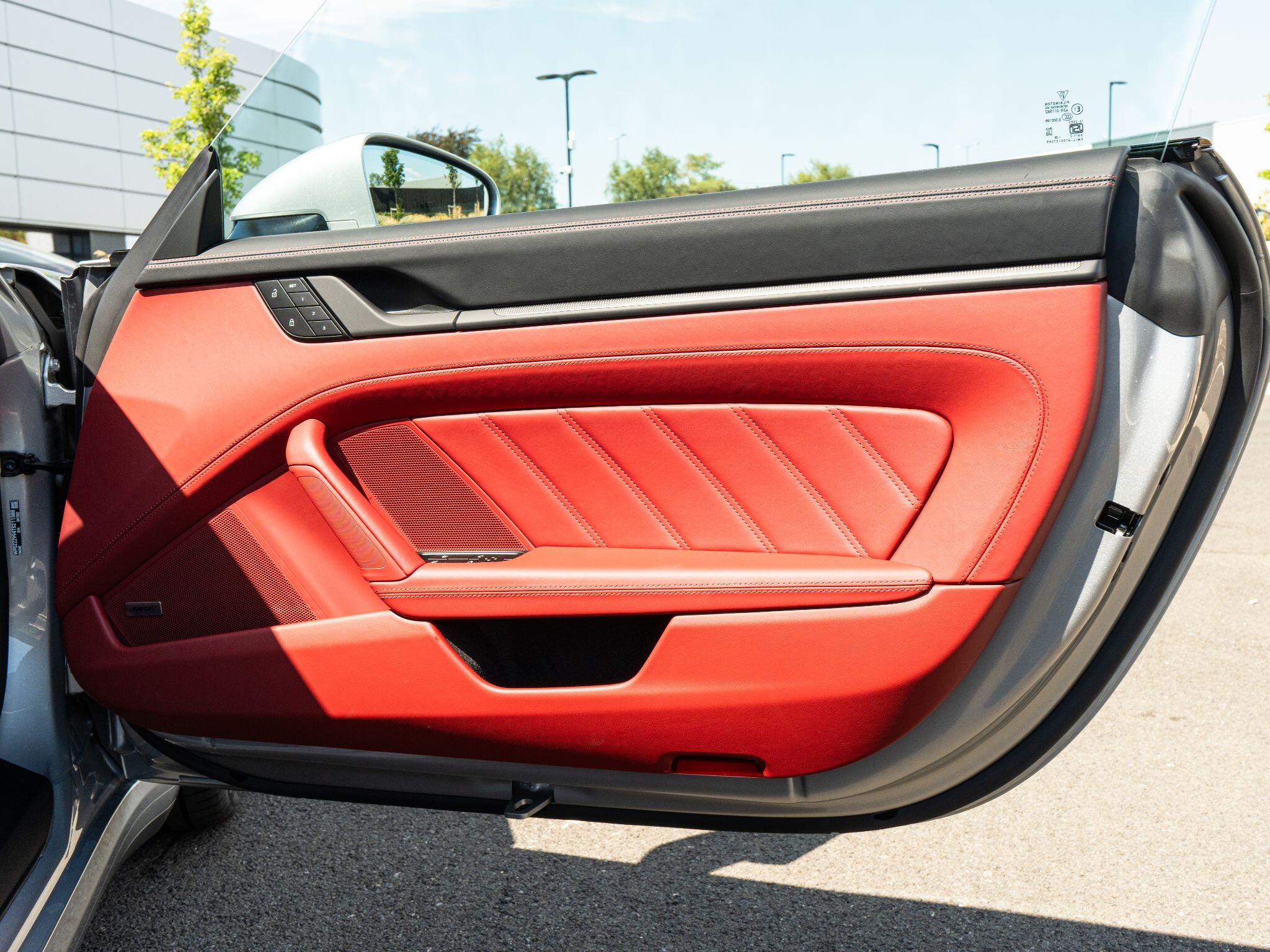 Porsche 911 view 38