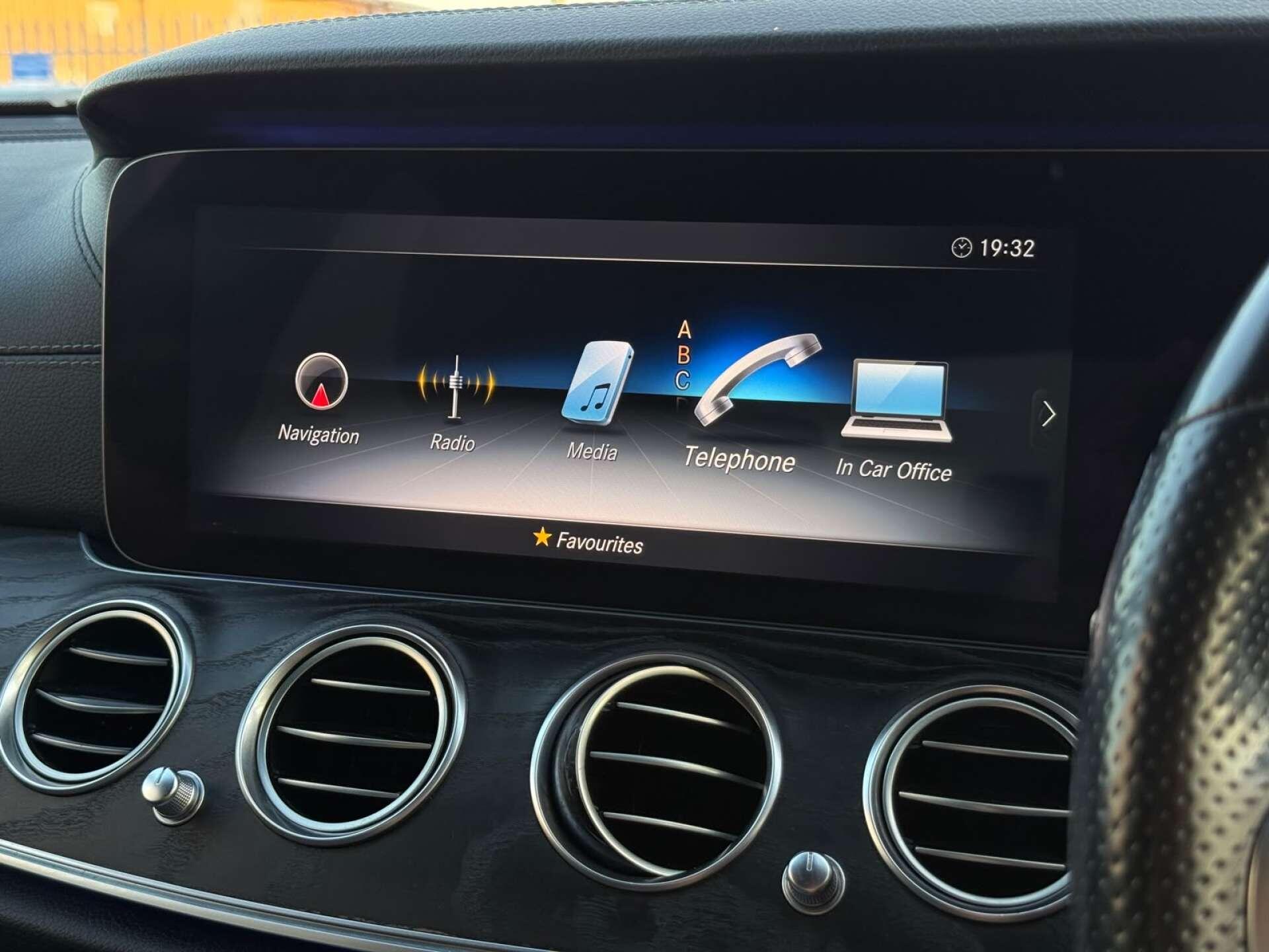 Mercedes-Benz E Class view 72