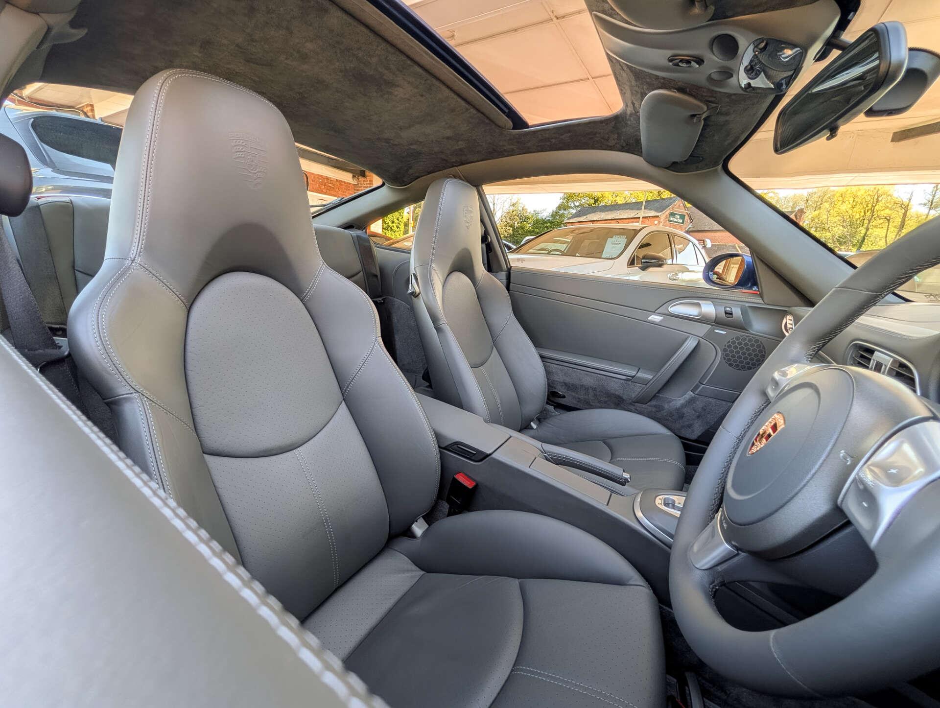 Porsche 911 view 19