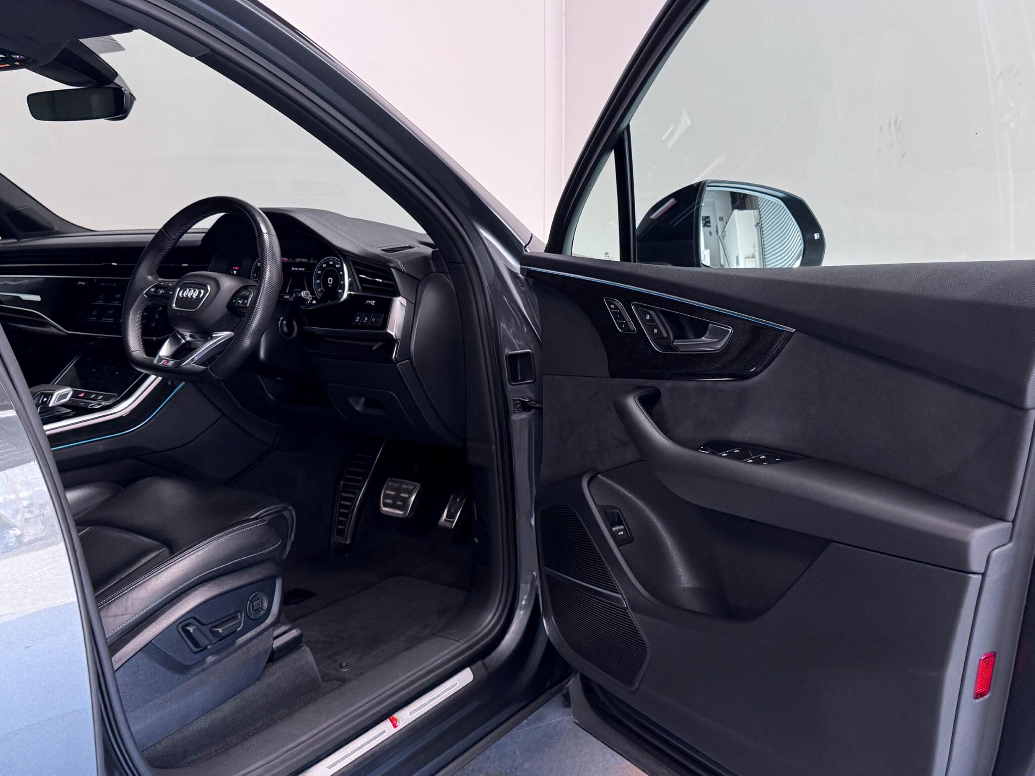 Audi Q7 view 23