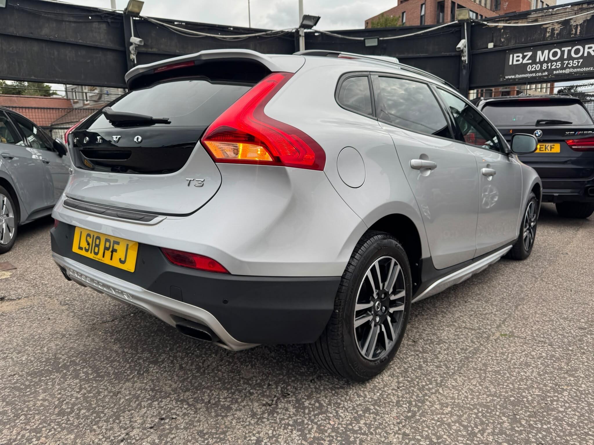 Volvo V40 Cross Country view 21