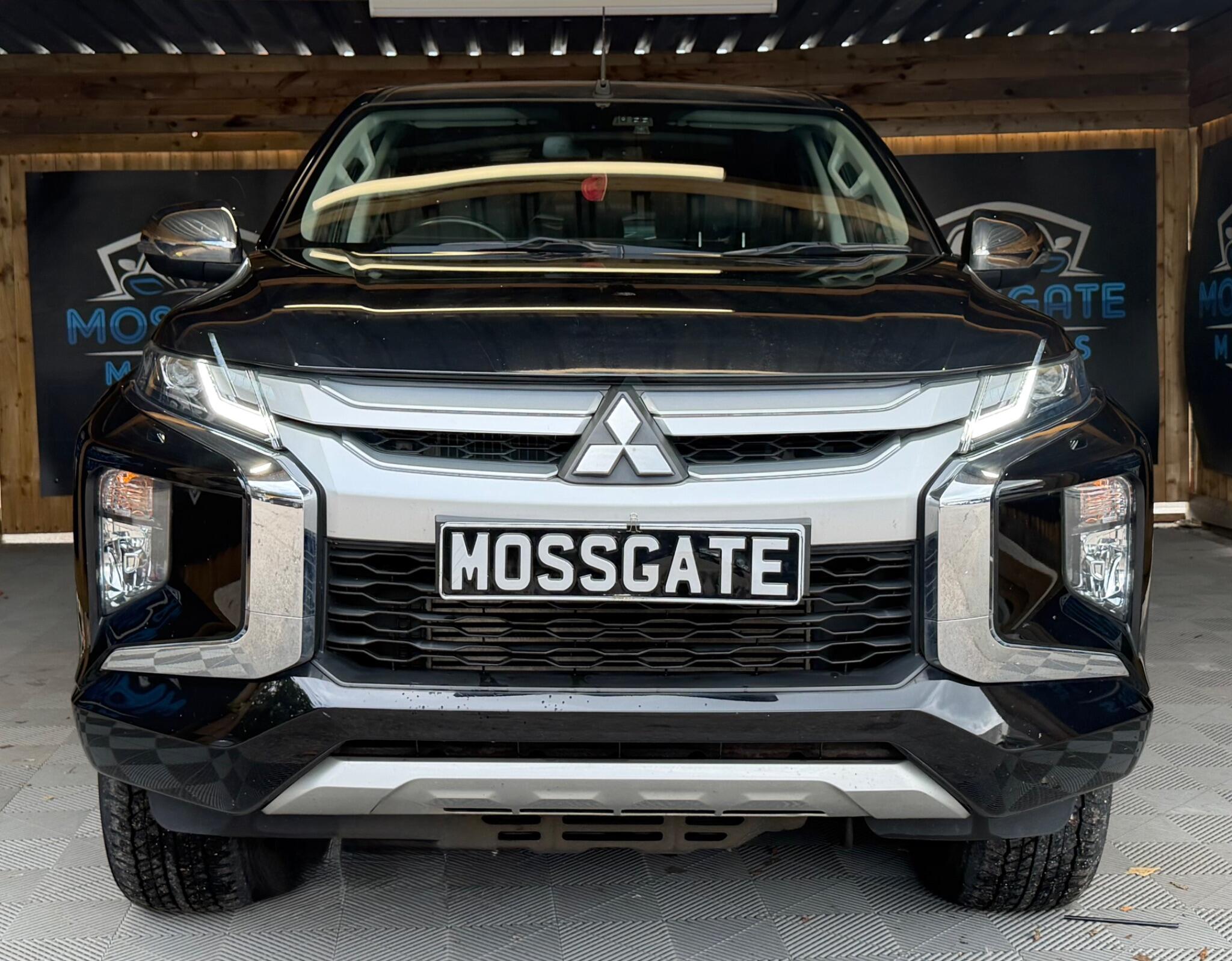 Mitsubishi L200 view 3