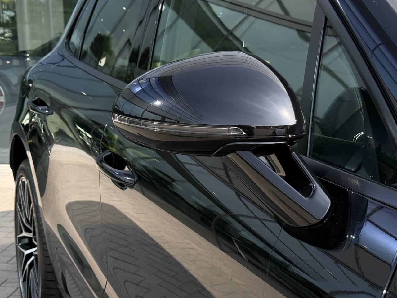 Porsche Macan view 40