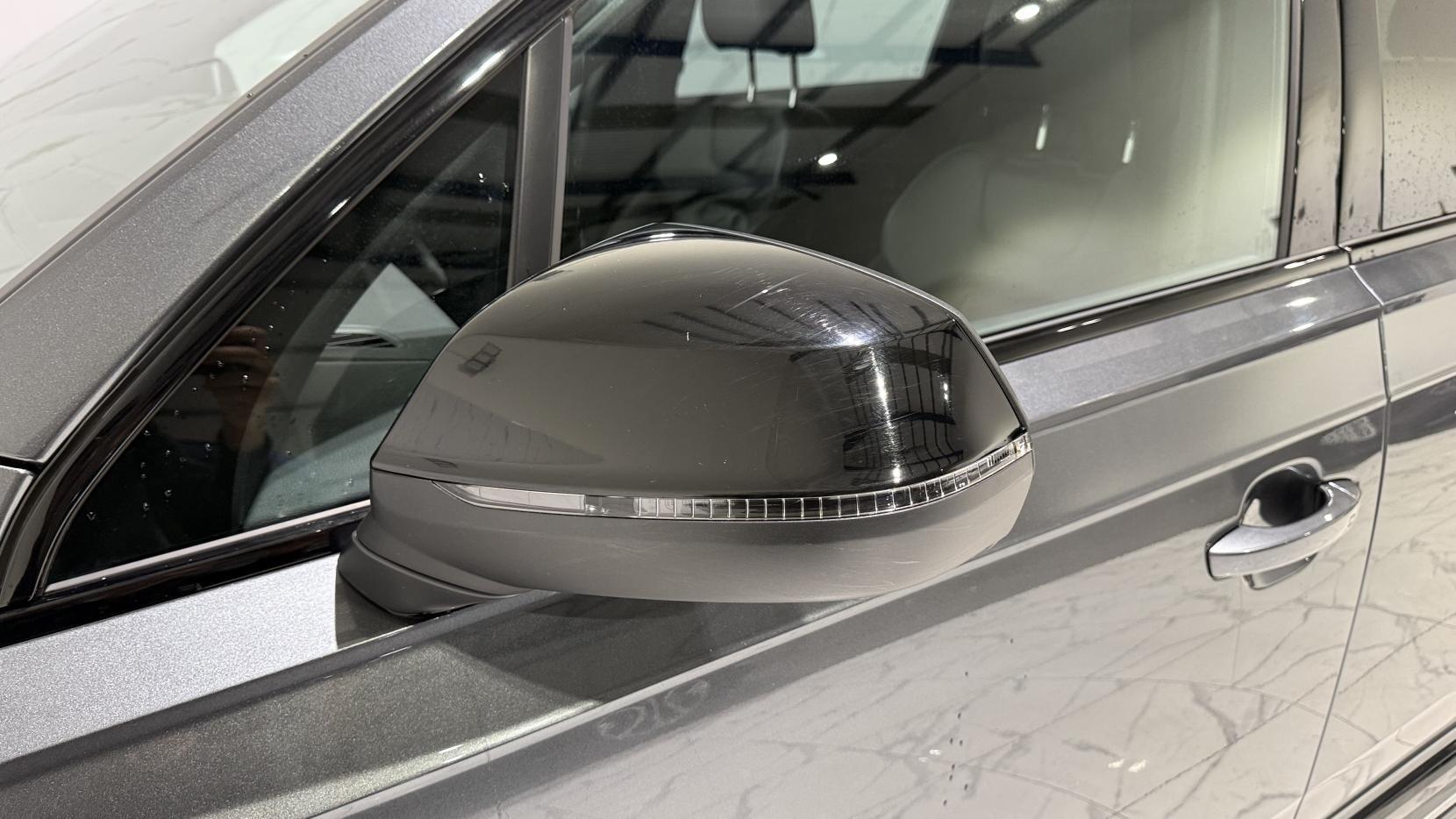Audi Q7 view 56