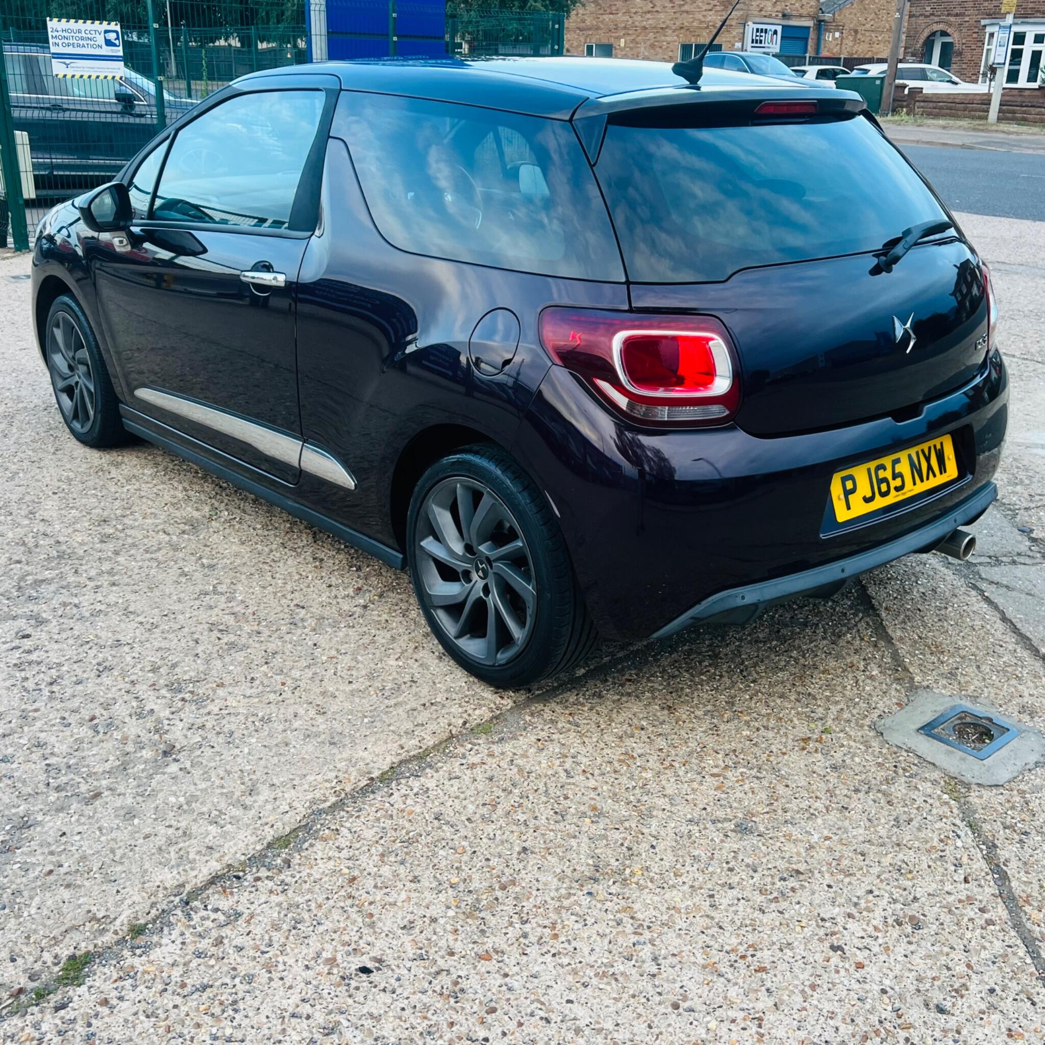 DS Automobiles DS 3 view 15