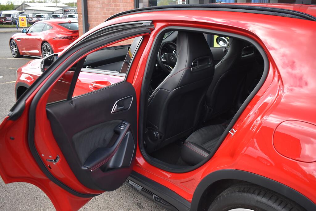 Mercedes-Benz Gla view 41