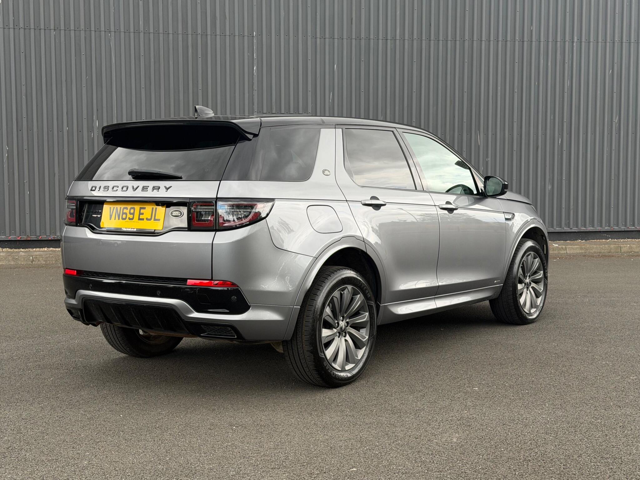 Land Rover Discovery Sport view 6
