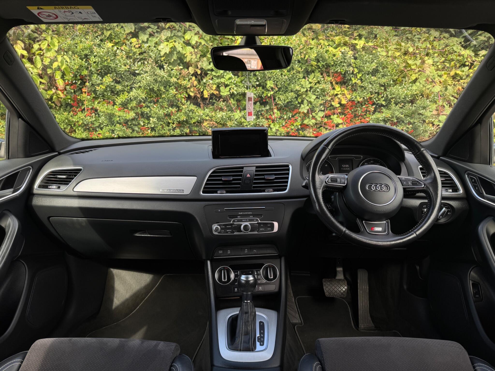 Audi Q3 view 13