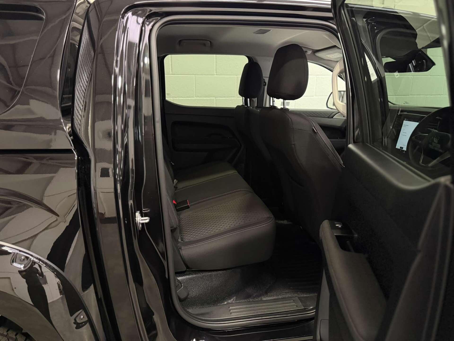 Volkswagen Amarok view 20