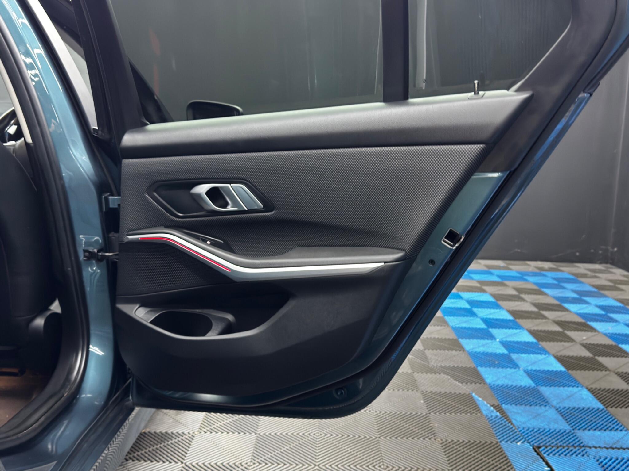 BMW 3 Series view 37