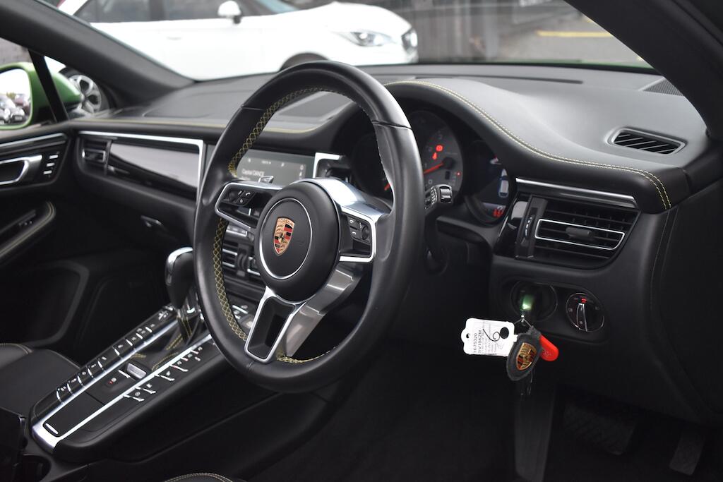 Porsche Macan view 32