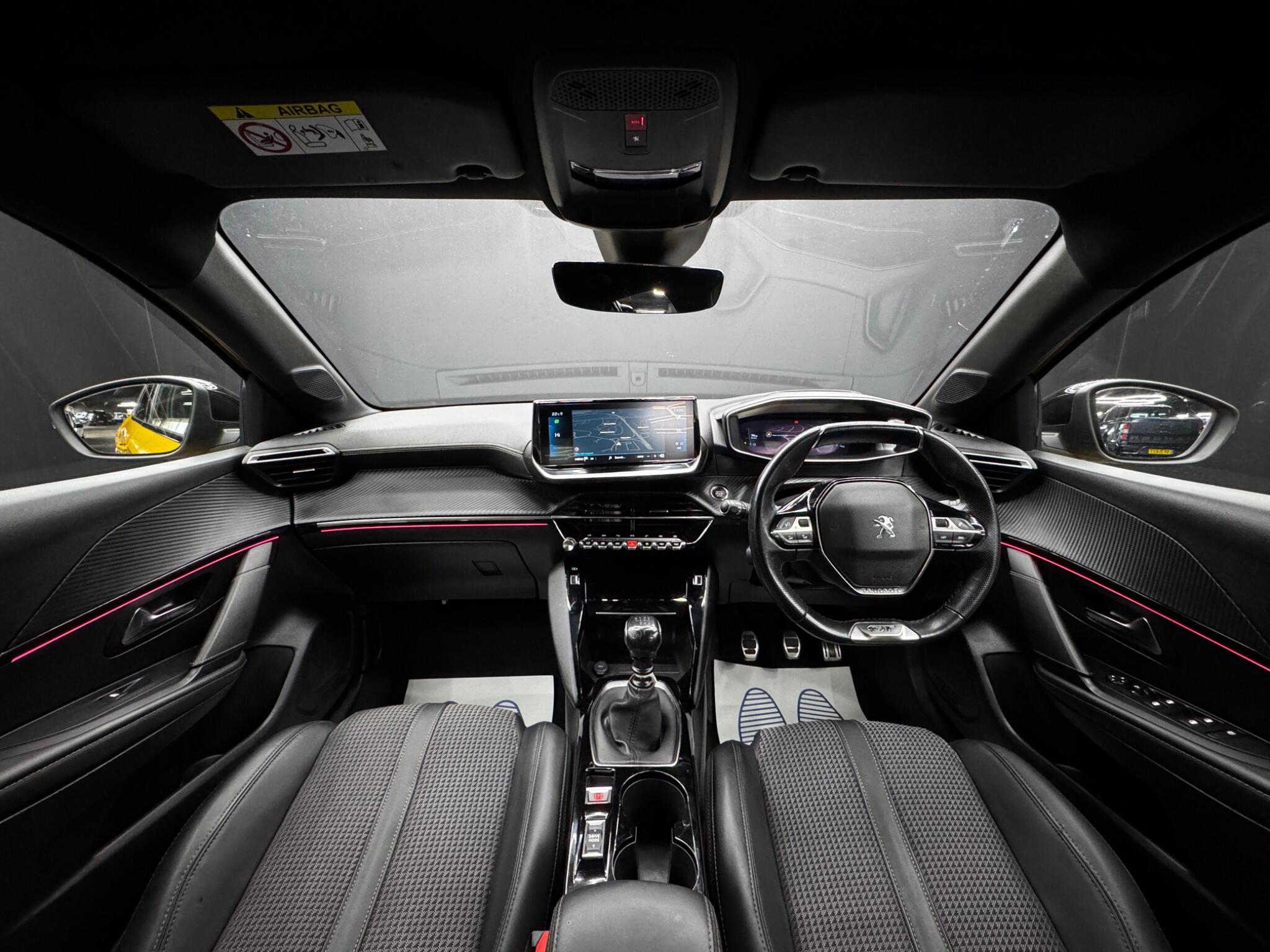 Peugeot 208 view 17
