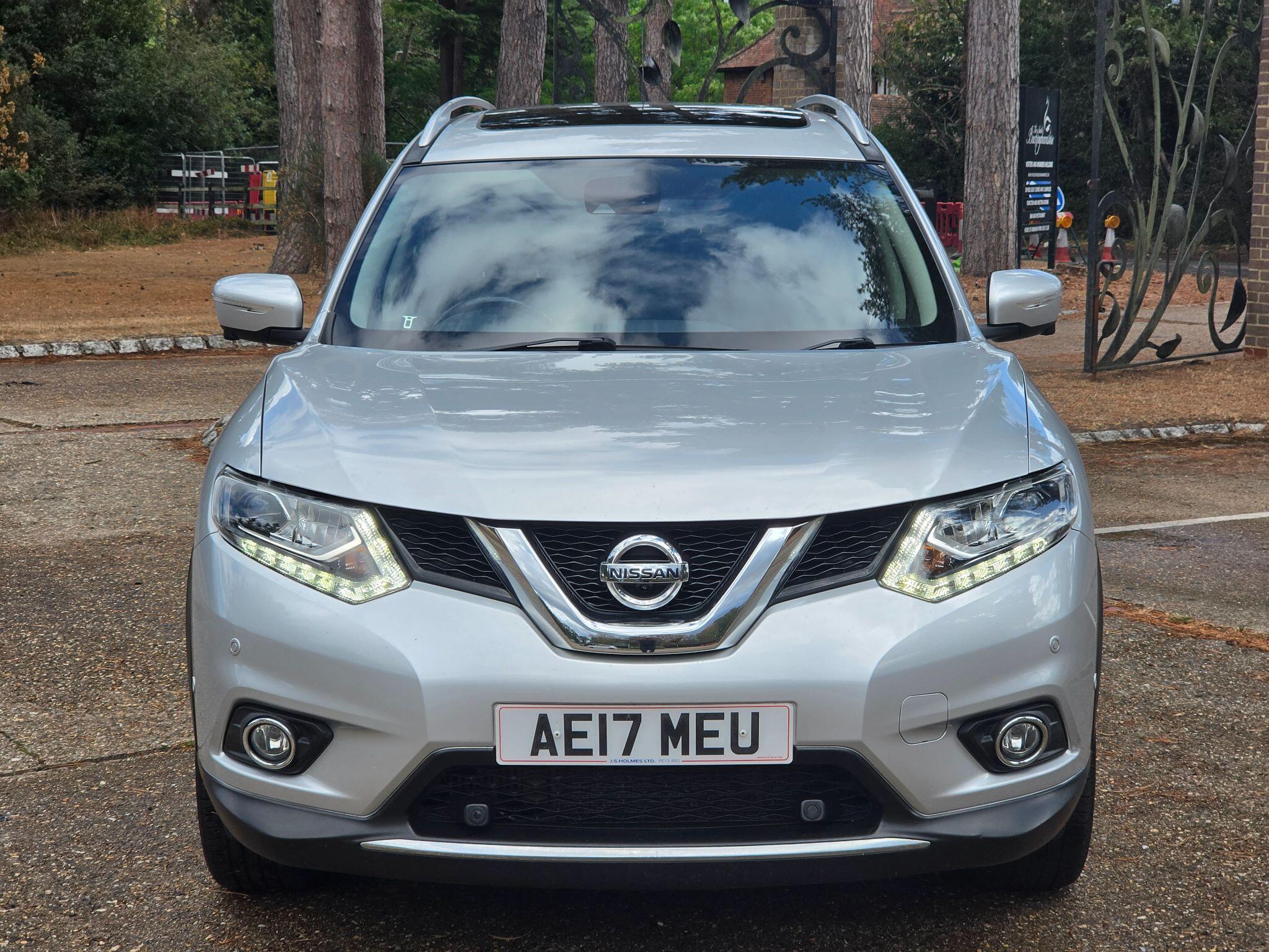 Nissan X-Trail view 2