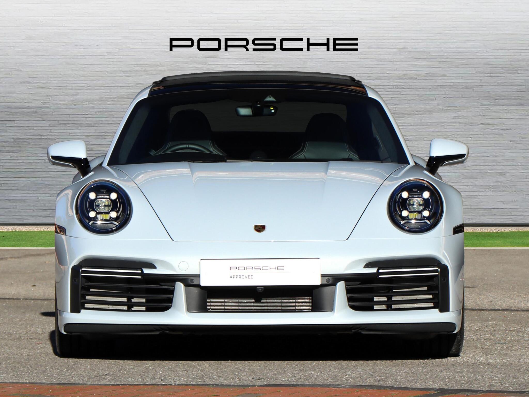 Porsche 911 view 7