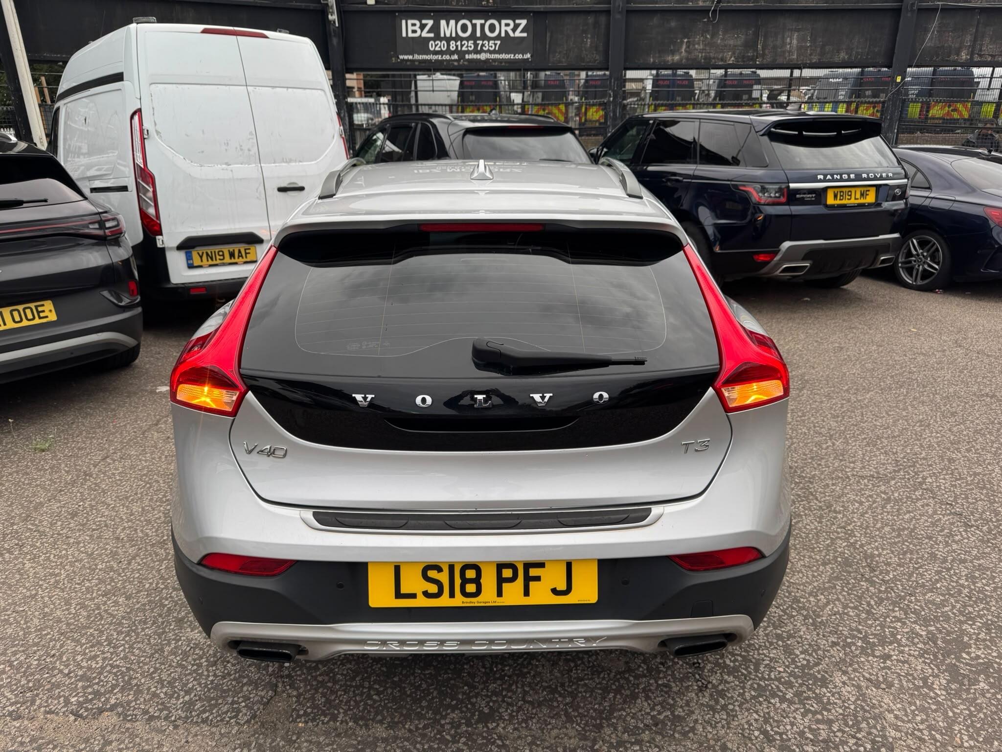 Volvo V40 Cross Country view 19