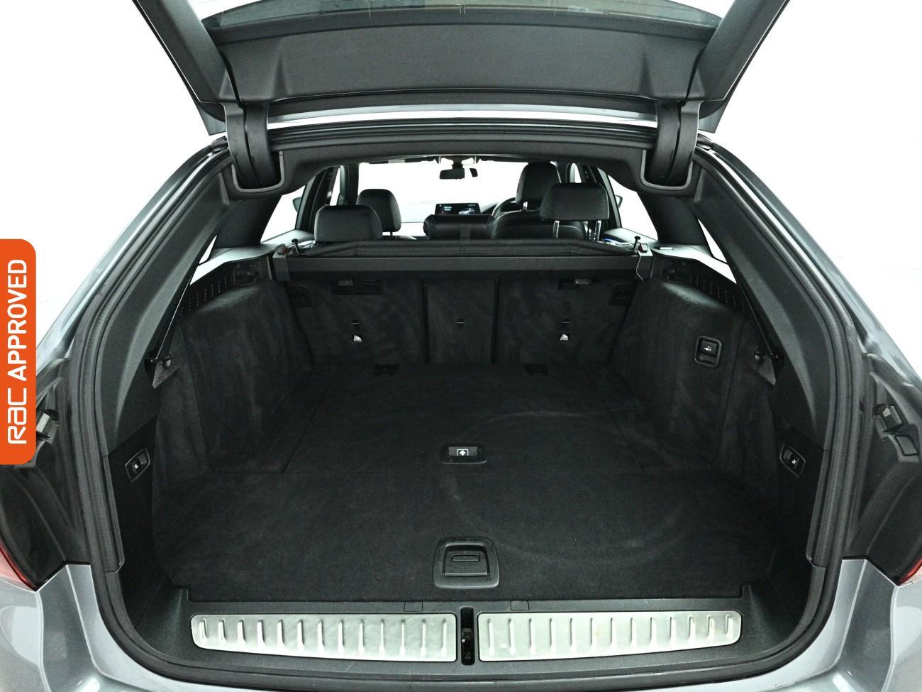 BMW 5 Series view 27