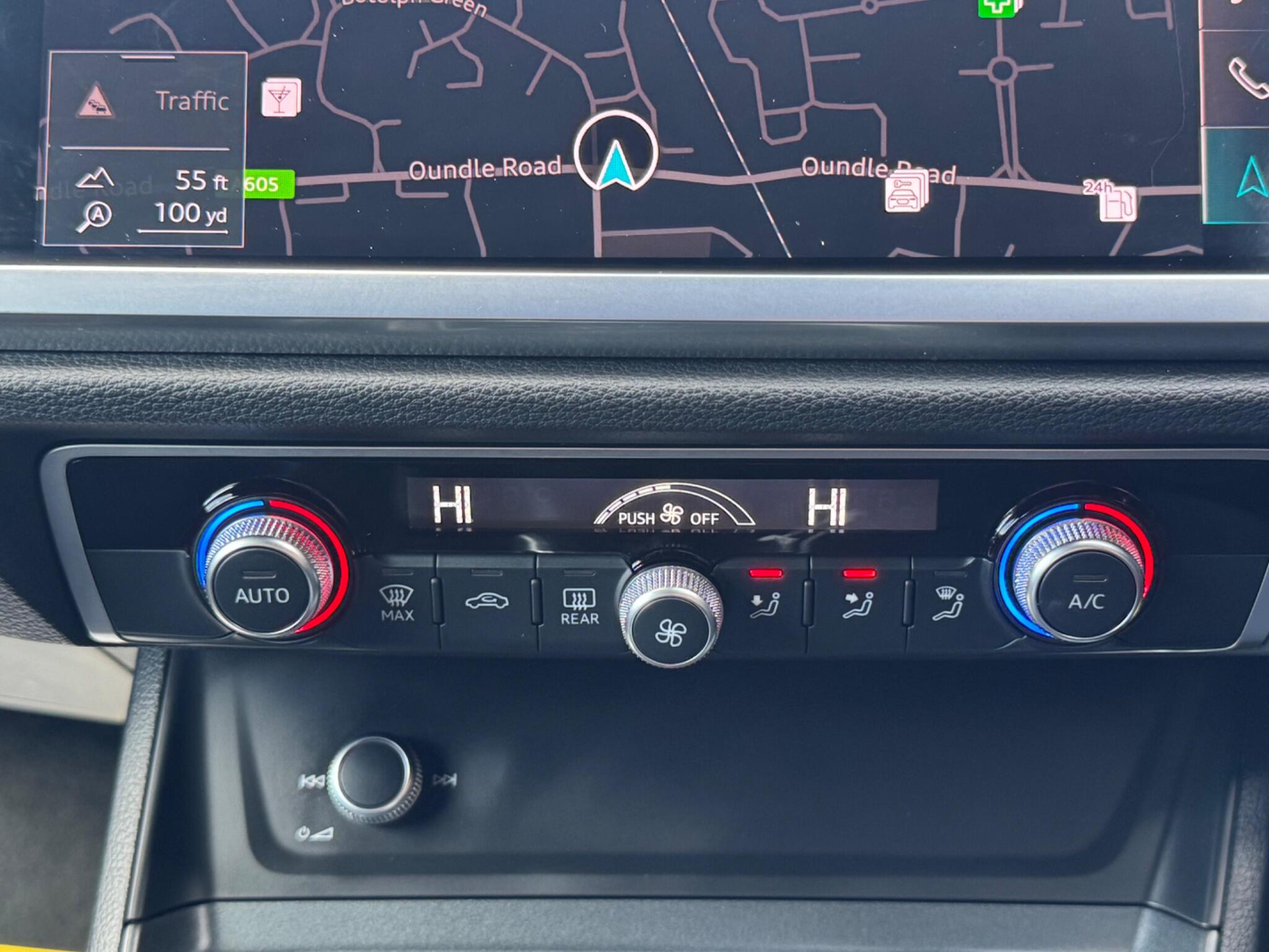 Audi Q3 view 29