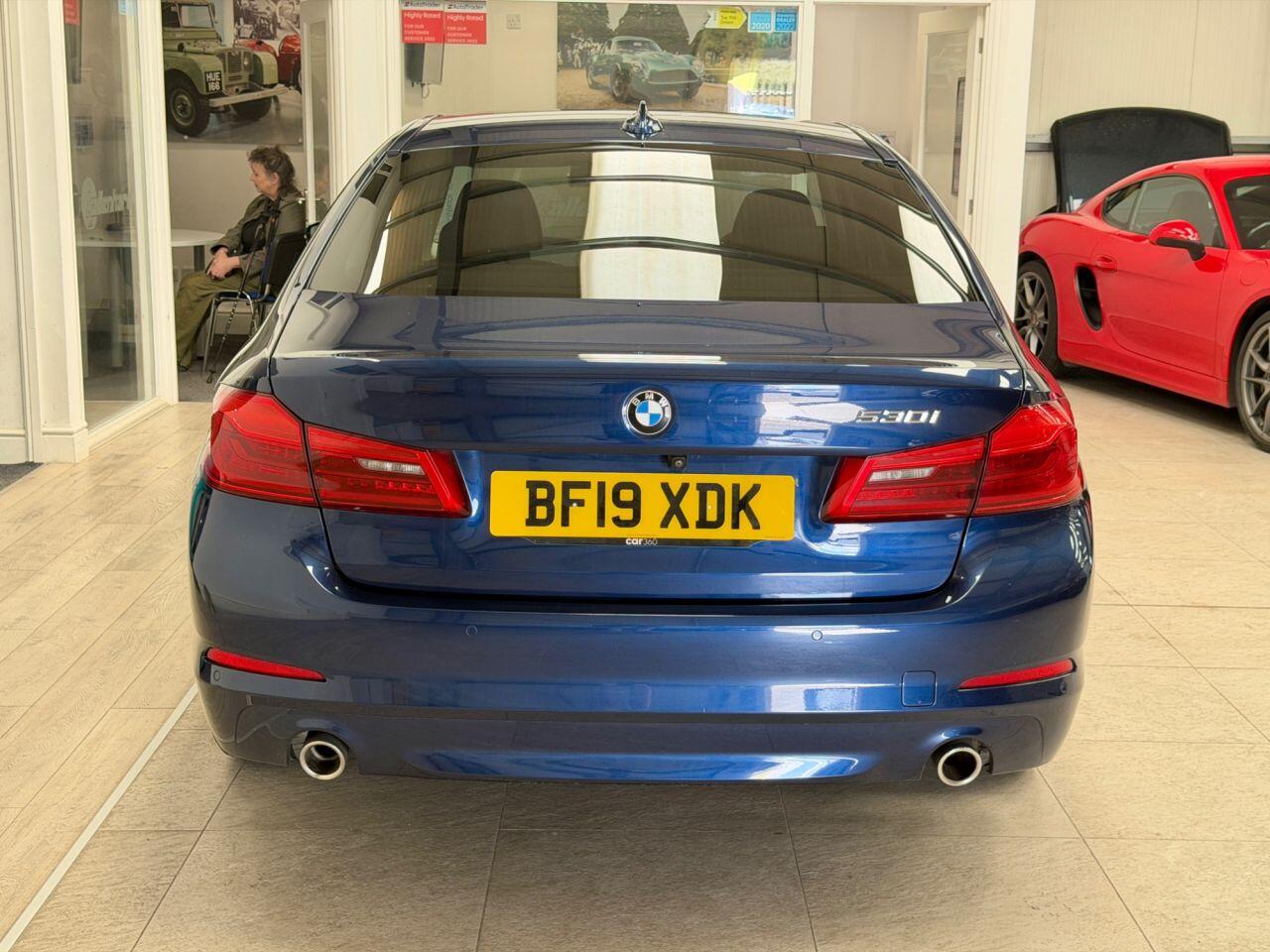 BMW 5 Series view 22