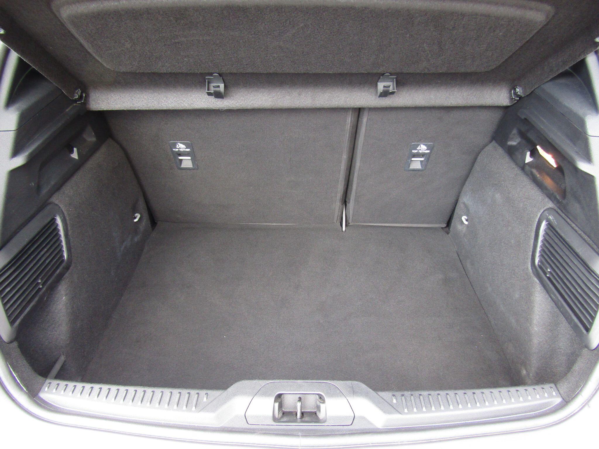 Ford Focus view 25