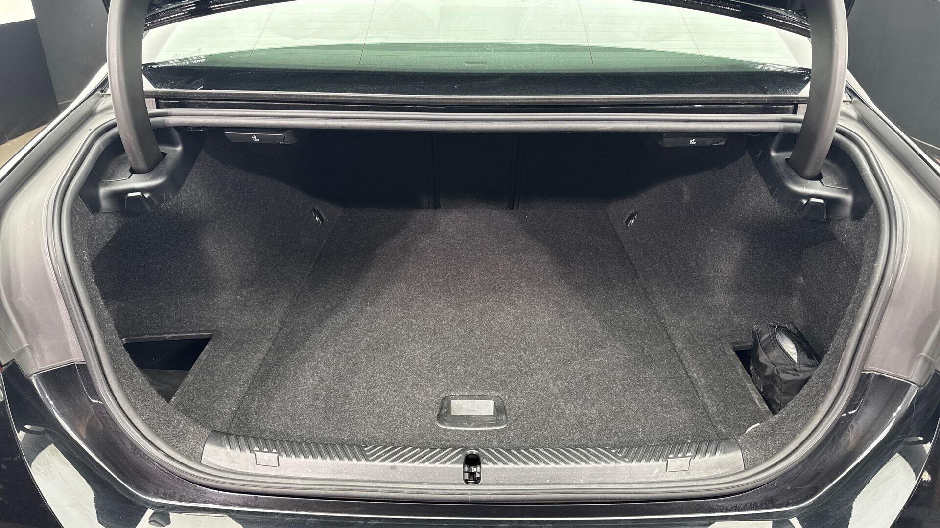 BMW i5 view 13