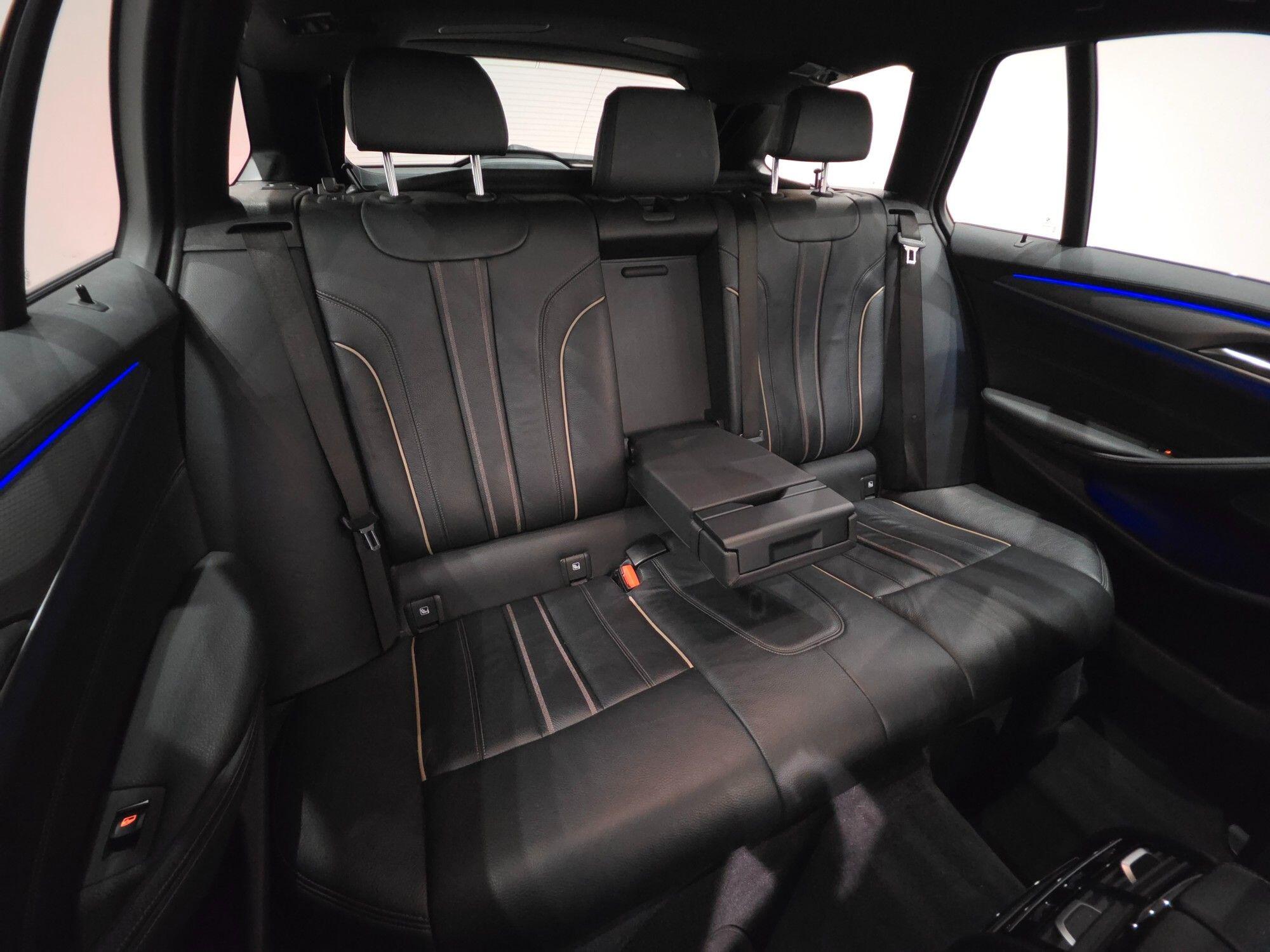 BMW 5 Series view 15