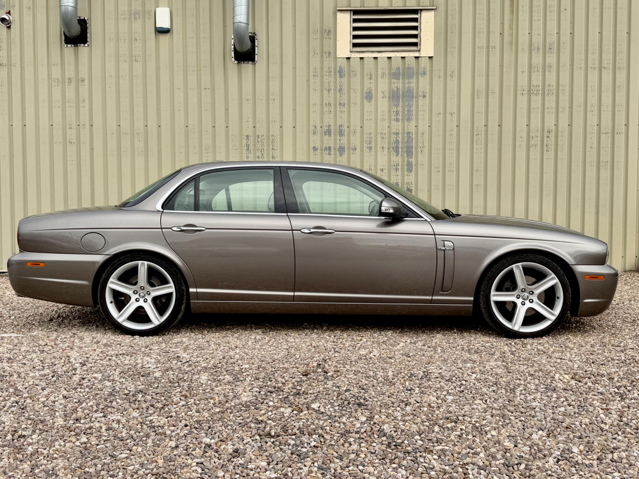Jaguar XJ view 7