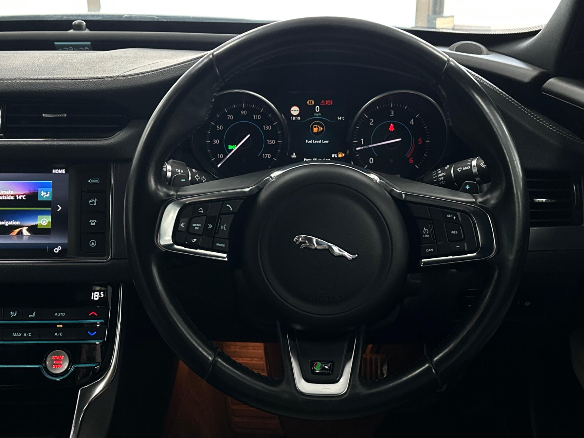 Jaguar XF view 37