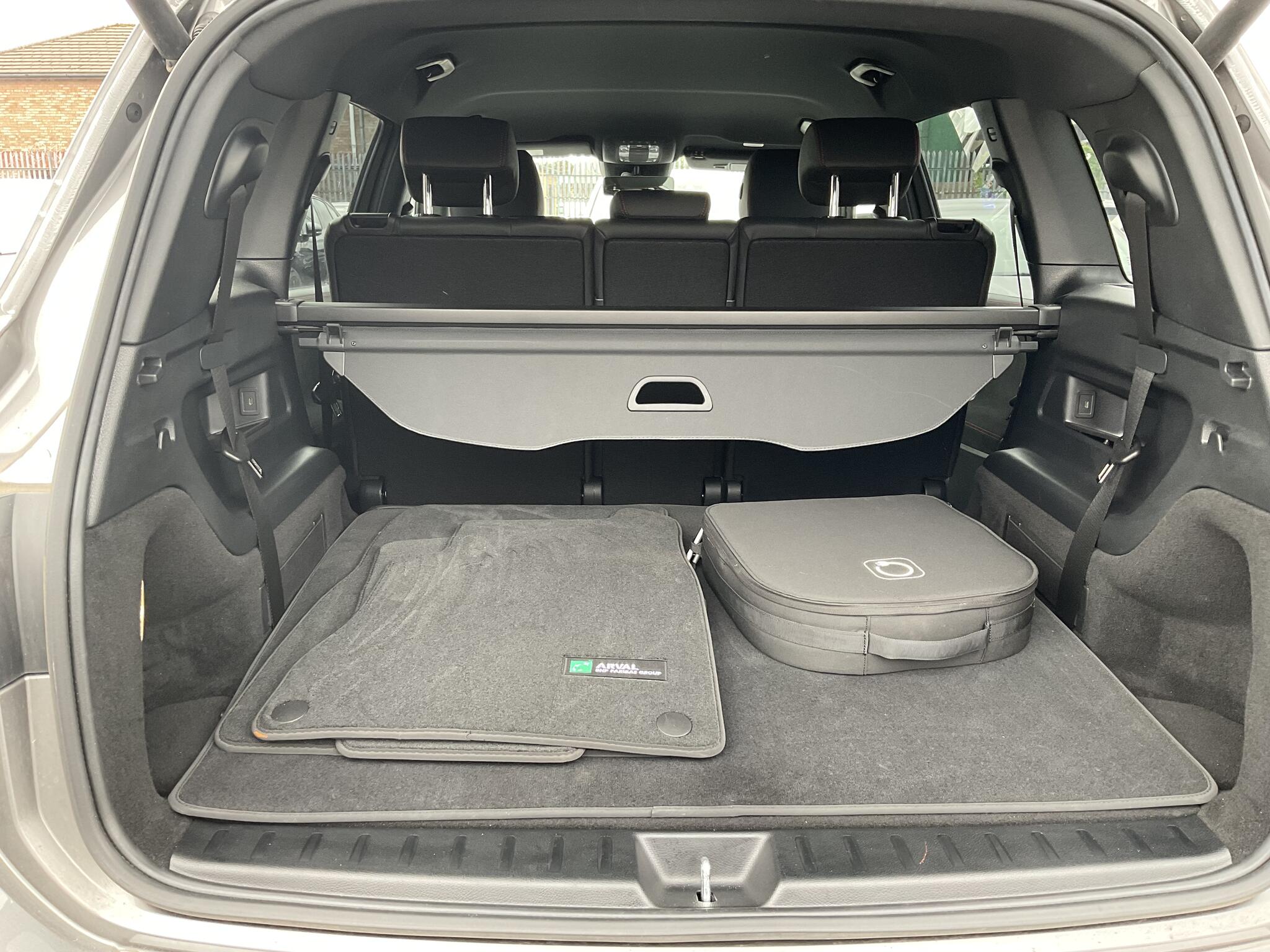 Mercedes-Benz Eqb view 19