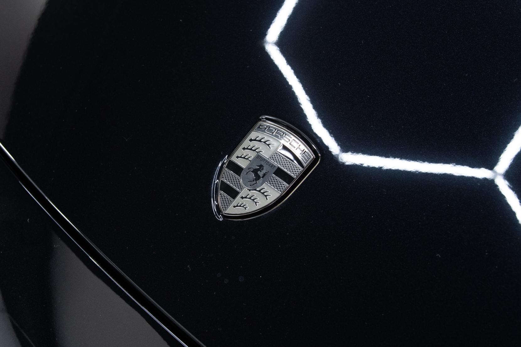 Porsche 911 view 29
