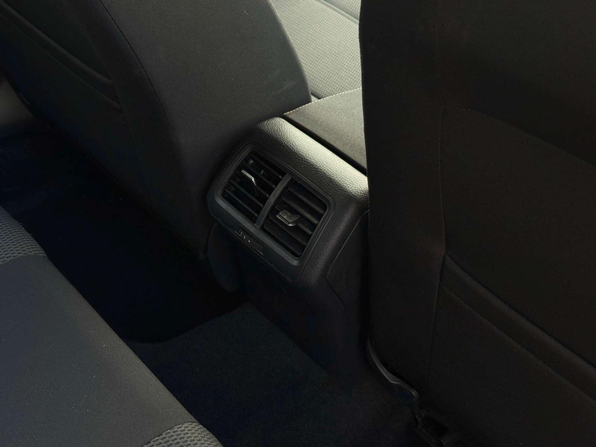 Volkswagen Golf view 32