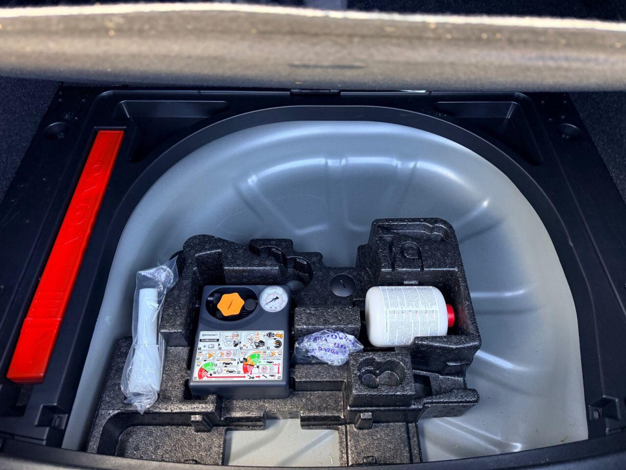Volvo V40 view 25