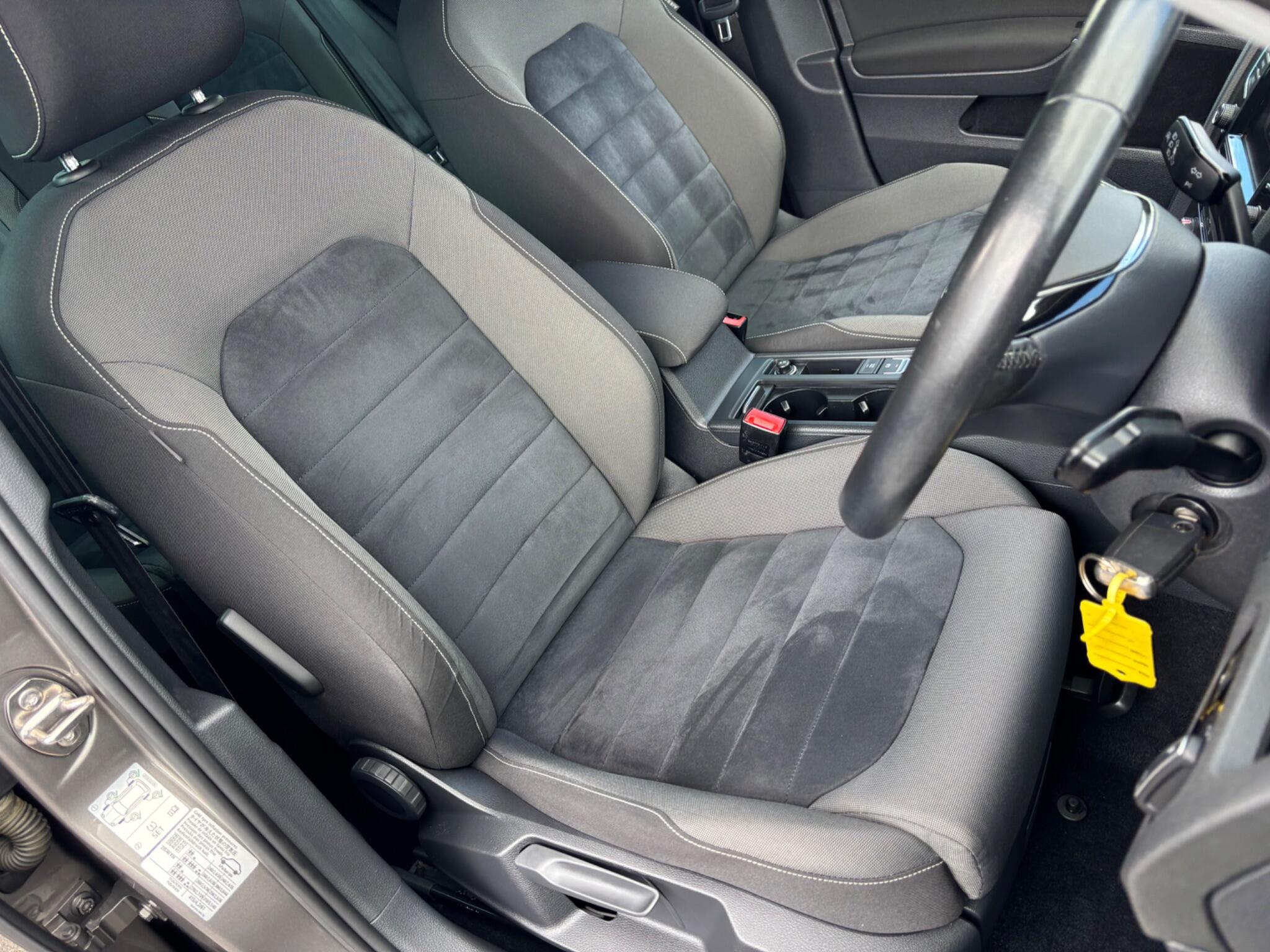 Volkswagen Golf view 14
