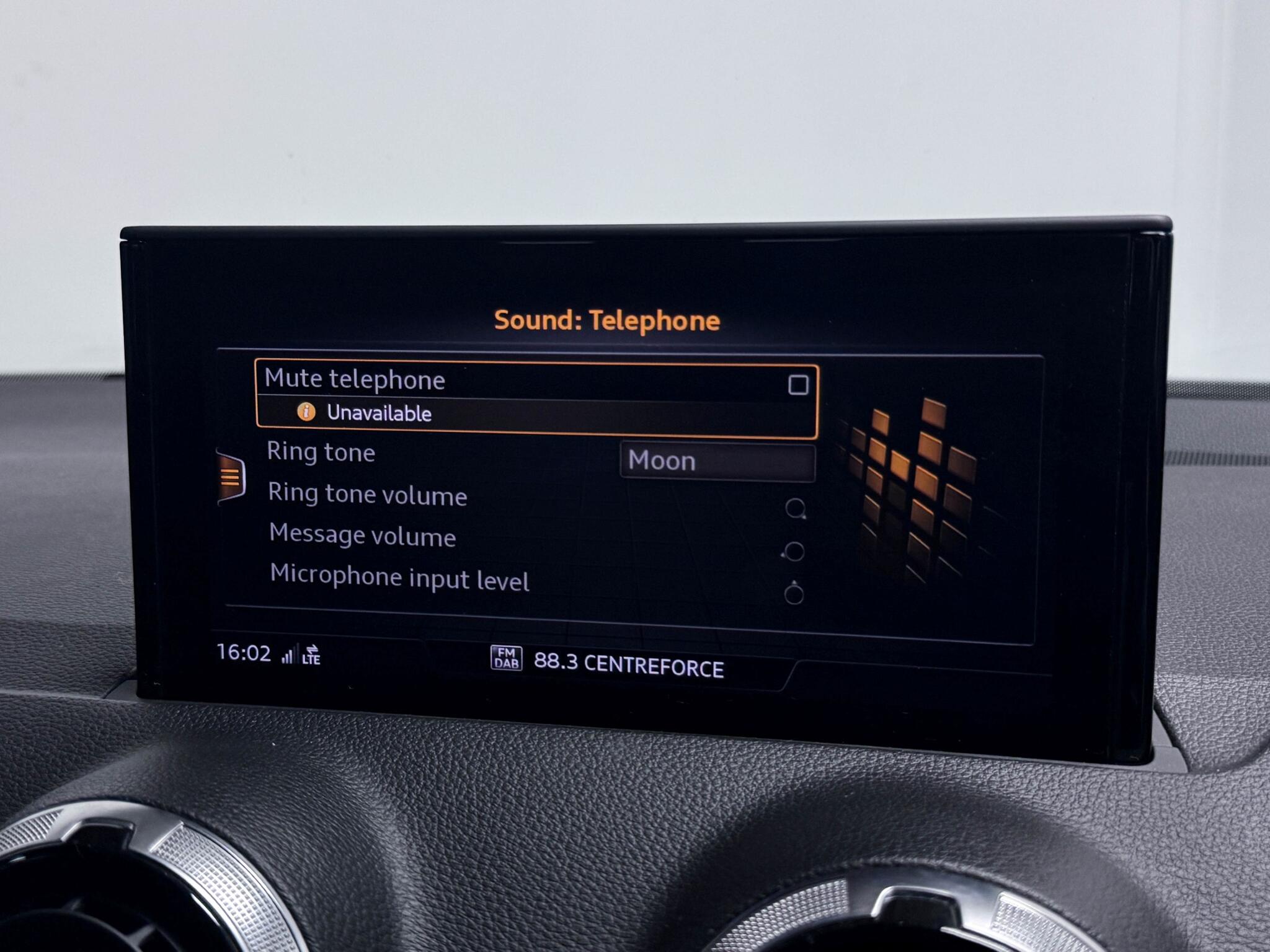 Audi SQ2 view 40
