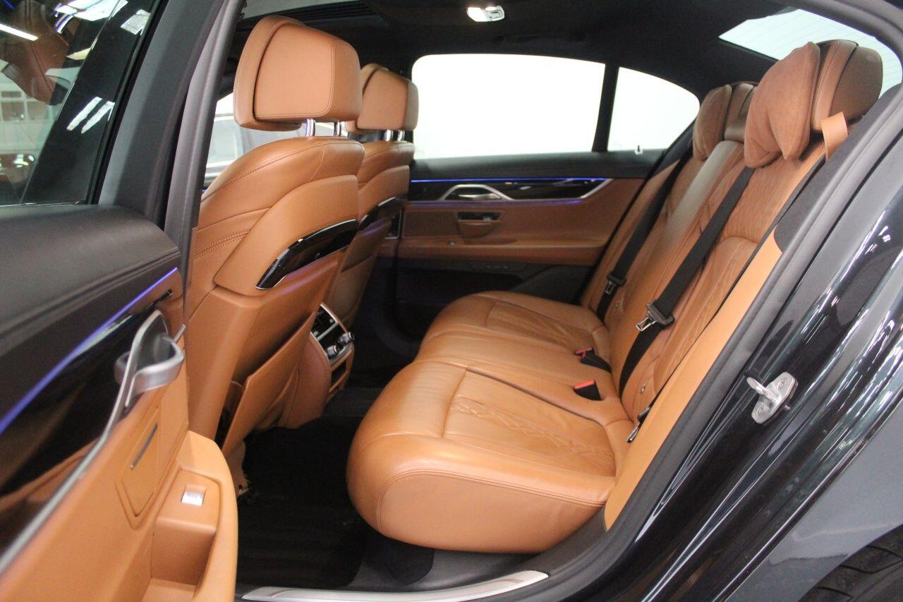 BMW 7 Series view 34