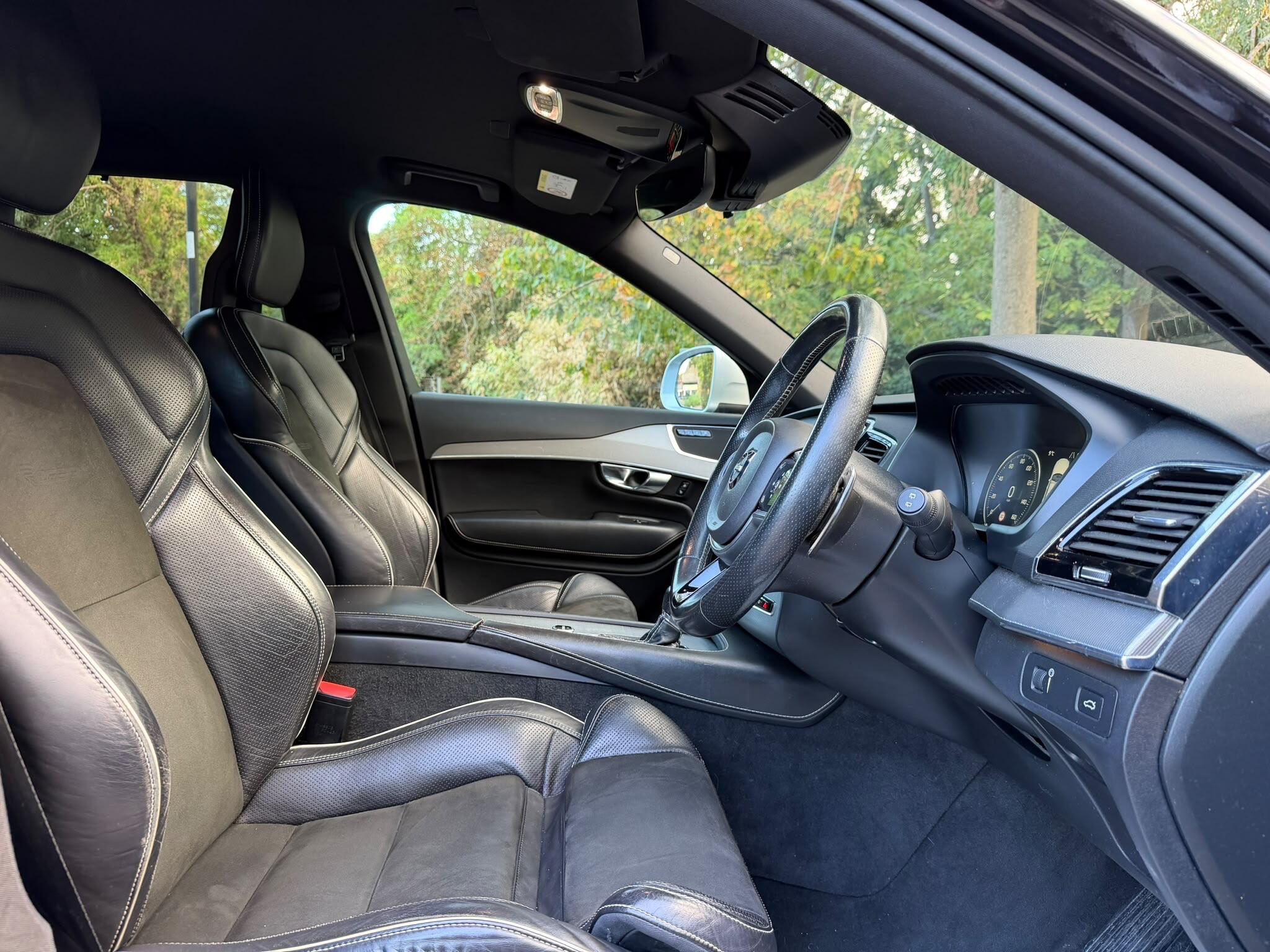 Volvo XC90 view 8